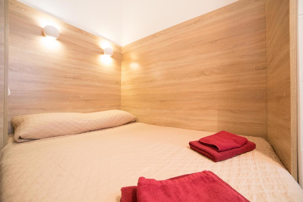 Apartment On Filatova 10/1 ลวีฟ ภายนอก รูปภาพ