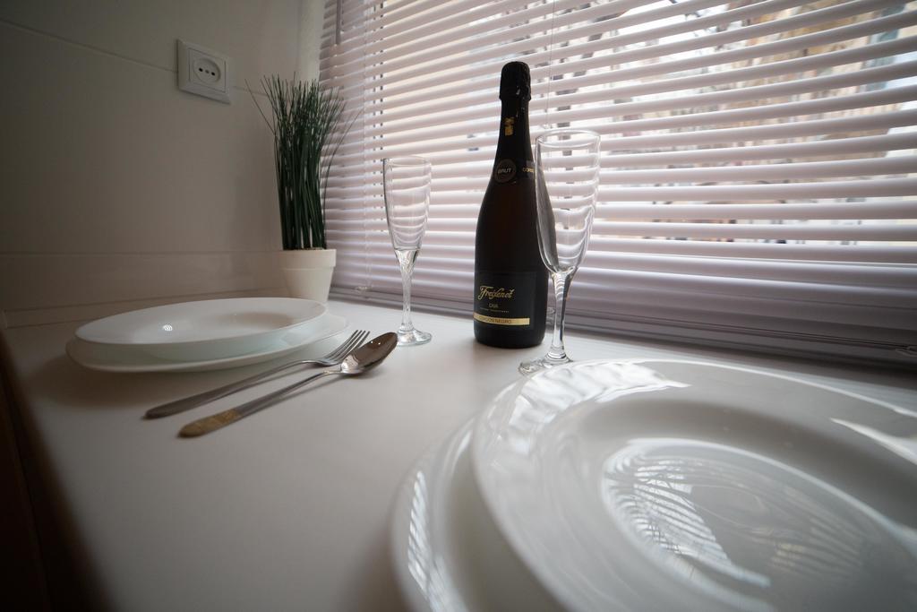 Apartment On Filatova 10/1 ลวีฟ ภายนอก รูปภาพ